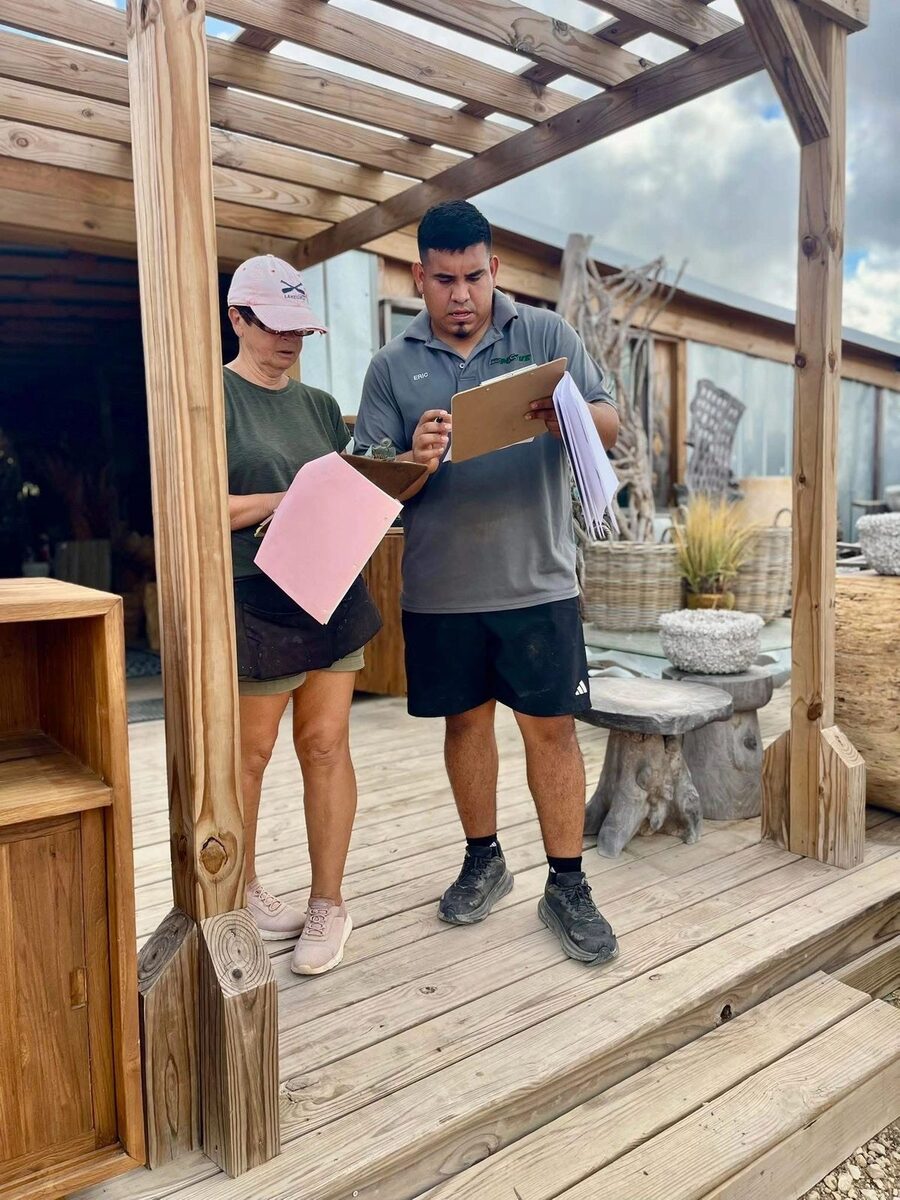 PRO MOVE crew lead going over a booth setup with a Round Top dealer